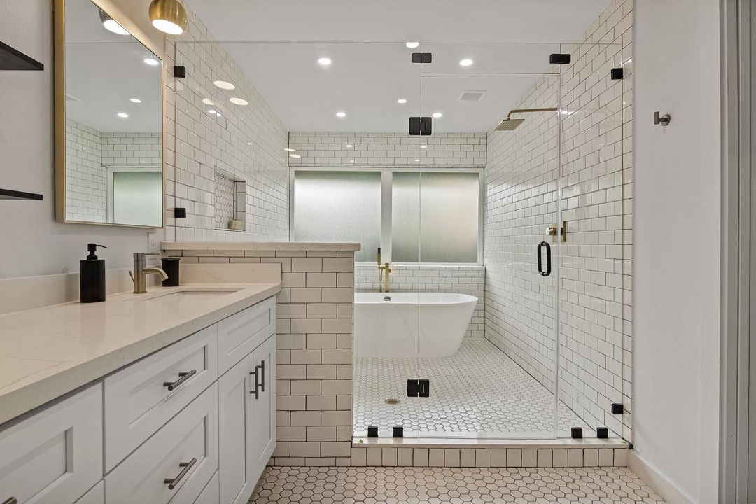 A master bathroom